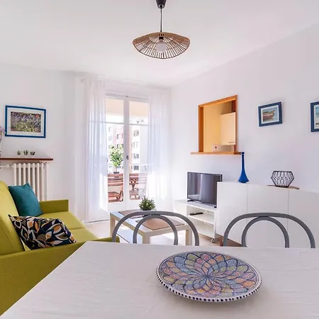 Flat With Loggia At 10min From The Appartement *