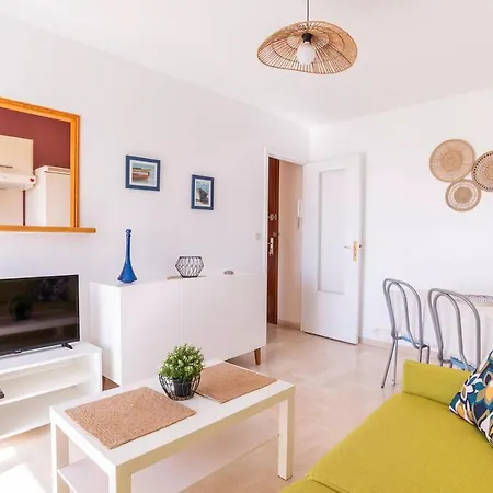 Flat With Loggia At 10min From The Hyères